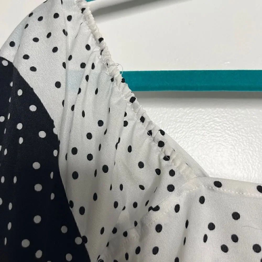 Nasty Gal Front Tie Long Sleeve Polka Dot Crop Top White and Black Size 2 - Picture 4 of 6
